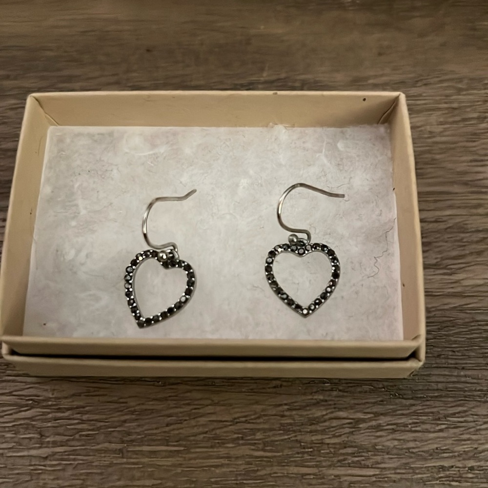 Silver, grey sparkle heart earings - Picture 1 of 1